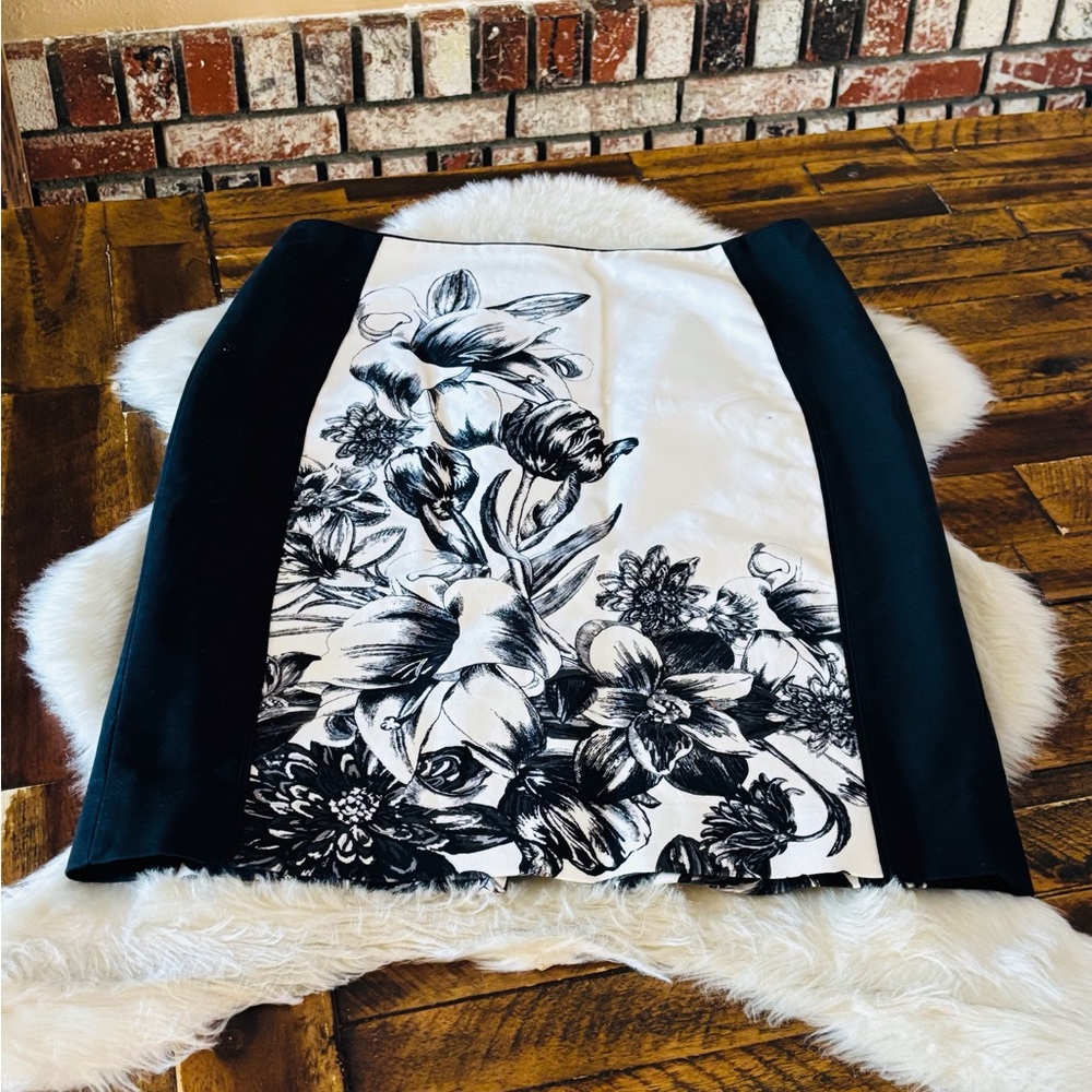 White House Black Market Monochrome Floral Pencil Skirt